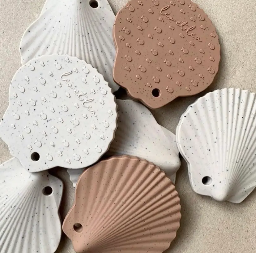 Anneau de dentition en silicone en forme de coquille 3 - Léo et Léa.webp