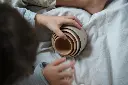 Empilable de gobelets beige en silicone 1 - Léo et Léa.webp