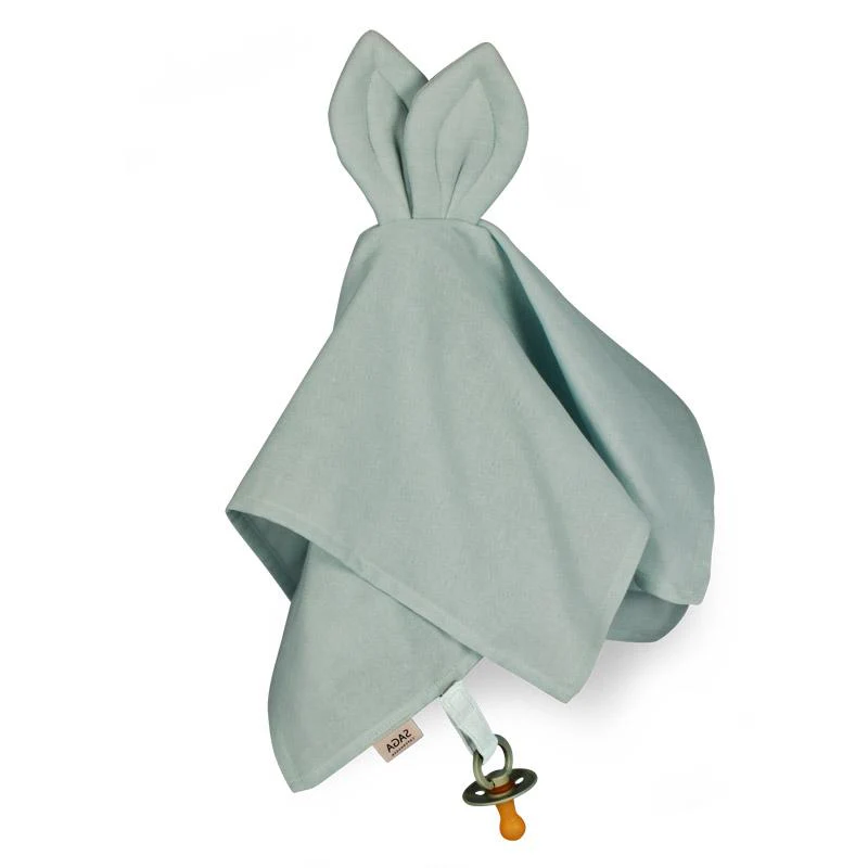 Doudou Cuddle Cloth en coton biologique avec attache sucette Dusty Green - Saga Copenhagen 