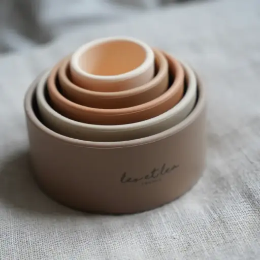 [UGS Art757  GTIN 3760286275147 GTIN 3760286275147] Empilable de gobelets beige en silicone  - Léo et Léa