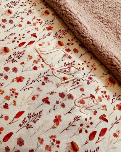 Couverture bébé 80x120 - Tissu Coton Fleuris divers couleurs - personnalisés avec Broderie.