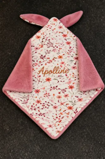 Doudou - Tissu Coton Fleuris divers couleurs - personnalisés avec Broderie.