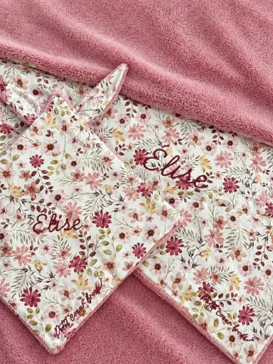 Ensemble couverture bébé 80x120 + doudou personnalisés avec broderie – Tissu Coton Fleuris divers couleurs